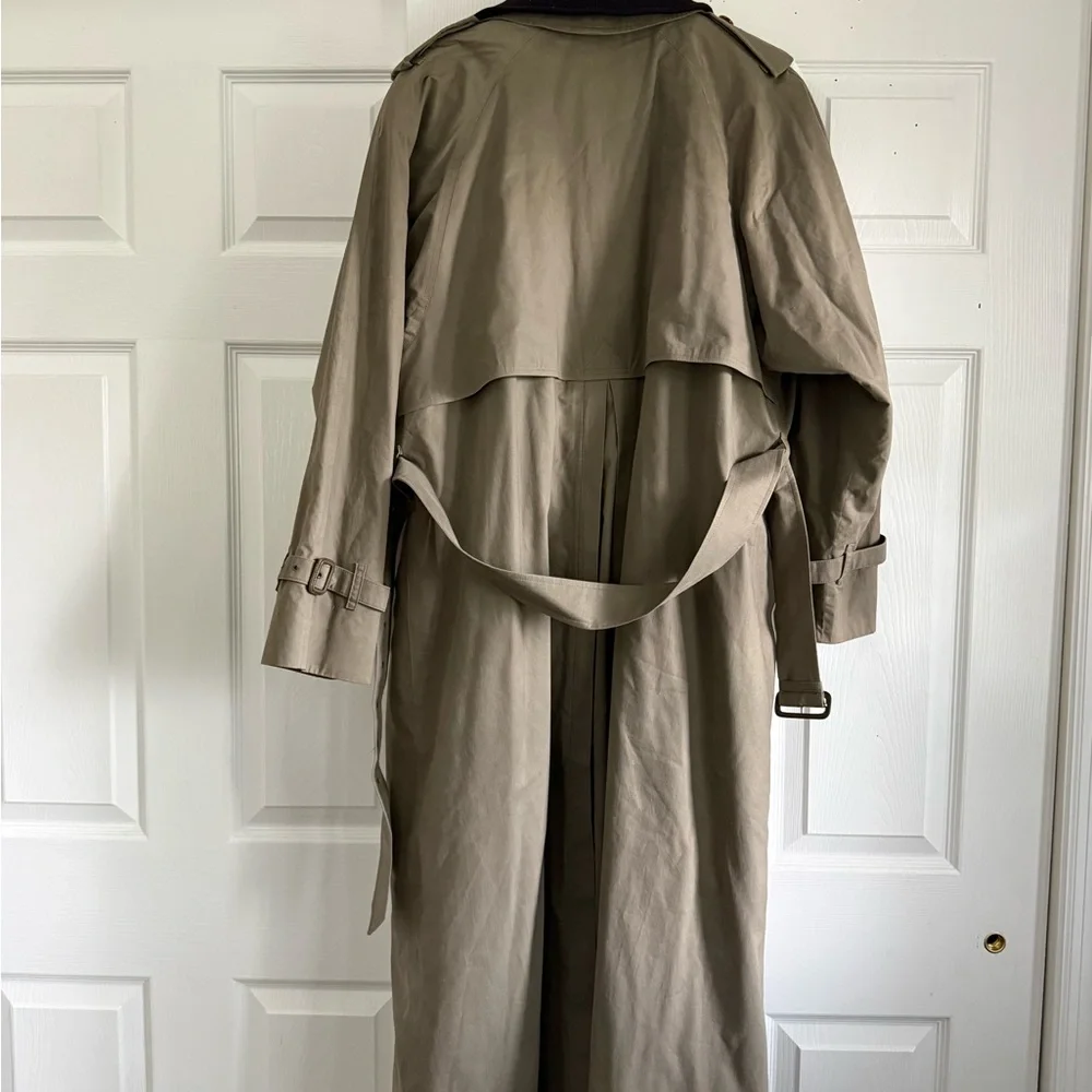 Vintage Burberry Trench Coat w zip-out wool lining and collar - Picture 4 of 8